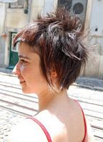cieniowane fryzury krótkie - uczesanie damskie z włosów krótkich cieniowanych zdjęcie numer 167B